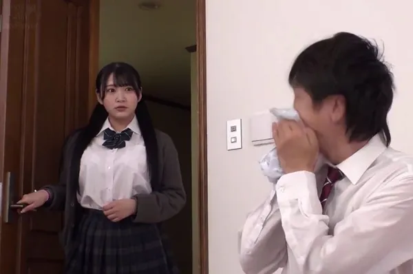 amam7078 sex Anh trai trộm quần lót gấu tự sướng bị phát hiện và cô em đã trừng phạt bằng cách…